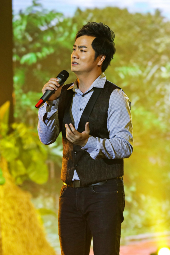 Duy Trường trong cuộc thi H&atilde;y nghe t&ocirc;i h&aacute;t.