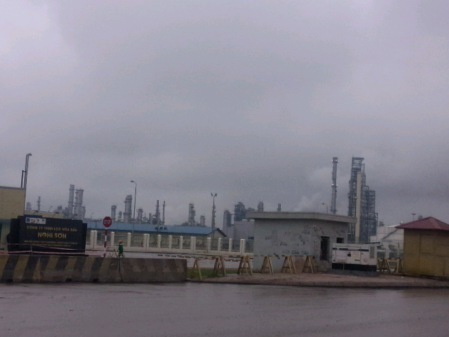 Dự &aacute;n Lọc h&oacute;a dầu Nghi Sơn bị chậm tiến độ so với kế hoạch đề ra. Ảnh: Văn Thanh