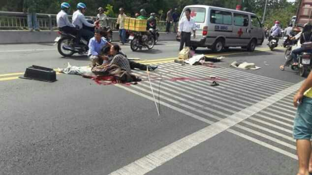 Vụ tai nạn l&agrave;m 2 người chết tại chỗ v&agrave; nhiều người kh&aacute;c bị thương nặng.