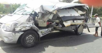 Tai nạn thảm khốc trên cầu Rạch Miễu: Xe 16 chỗ vượt ẩu?