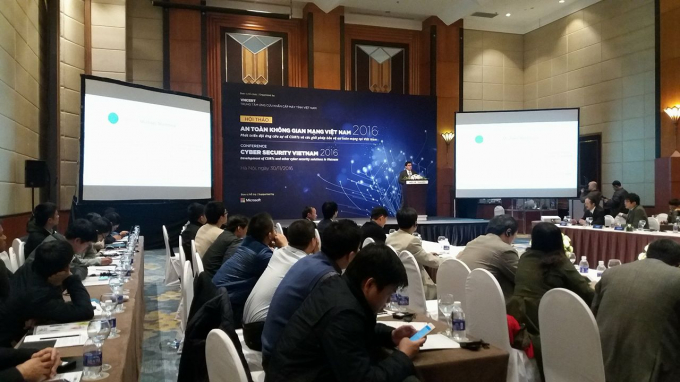 &Ocirc;ng Michael Montoya, Cố vấn An ninh trưởng, Microsoft ch&acirc;u &Aacute; ph&aacute;t biểu tại Hội thảo (ảnh&nbsp; Lương Liễu).