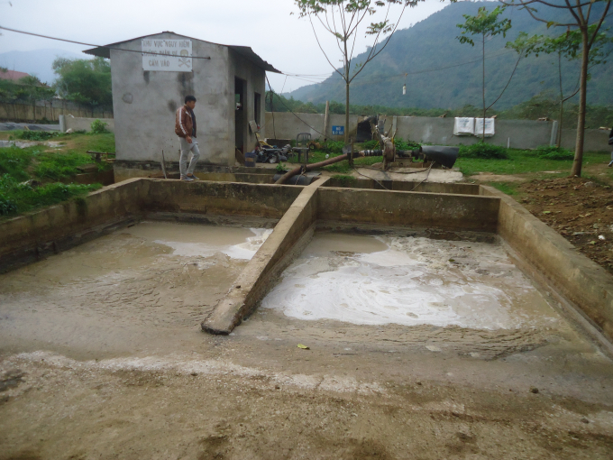 Nước thải ở Nh&agrave; m&aacute;y chế biến tinh bột sắn B&aacute; Thước. Ảnh: Nguyệt Chi