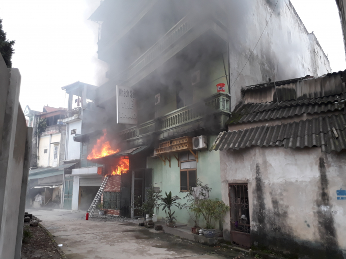 Một vụ hỏa hoạn xảy ra tại Kh&aacute;ch sạn Thể thao Y&ecirc;n B&aacute;i.