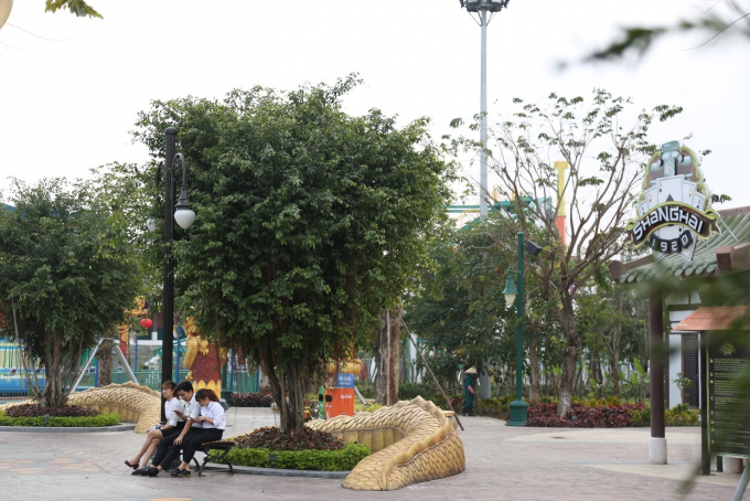 Sau khi vui chơi đã đời, nhóm du khách có th&ecirc;̉ chọn m&ocirc;̣t góc xanh th&acirc;̣t đẹp đ&ecirc;̉ ng&ocirc;̀i nghỉ ngơi, trò chuy&ecirc;̣n hay khám phá nét đẹp của 10 n&ecirc;̀n văn hoá h&ocirc;̣i tụ tại Asia Park. M&ocirc;̣t th&ecirc;́ giới giải trí xanh cực đã giữa lòng ph&ocirc;́ bi&ecirc;̉n, Đà Nẵng đã bao giờ đáng y&ecirc;u đ&ecirc;́n th&ecirc;́!