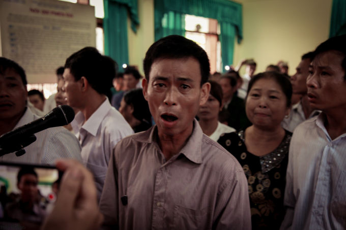 Sau khi phi&ecirc;n t&ograve;a tạm ho&atilde;n, lại một lần nữa người nh&agrave; bị c&aacute;o