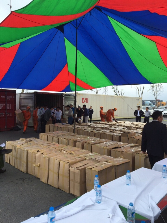 L&ocirc; h&agrave;ng l&aacute; Kh&aacute;t bị bắt giữ.