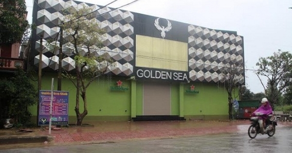 Mâu thuẫn trong quán bar rút dao đâm chết người