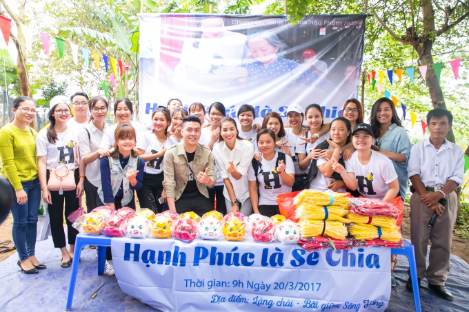 Tập thể FC Phạm Hương tại H&agrave; Nội đ&atilde; tổ chức chương tr&igrave;nh &yacute; nghĩa n&agrave;y.