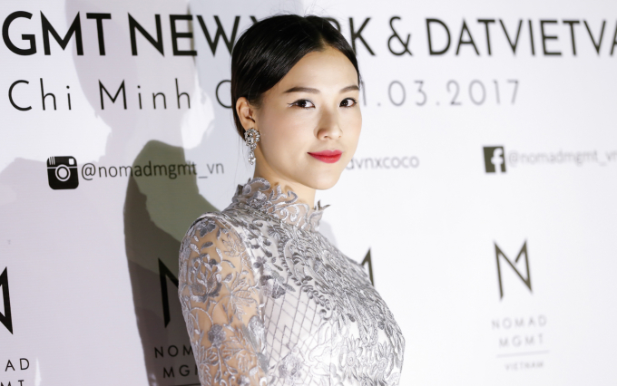 Chi Pu, Ho&agrave;ng Oanh đọ d&aacute;ng c&ugrave;ng si&ecirc;u mẫu Coco Rocha