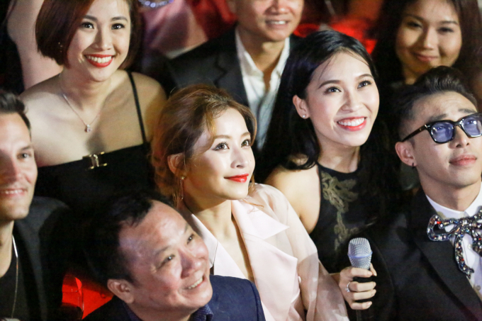 Chi Pu, Ho&agrave;ng Oanh đọ d&aacute;ng c&ugrave;ng si&ecirc;u mẫu Coco Rocha