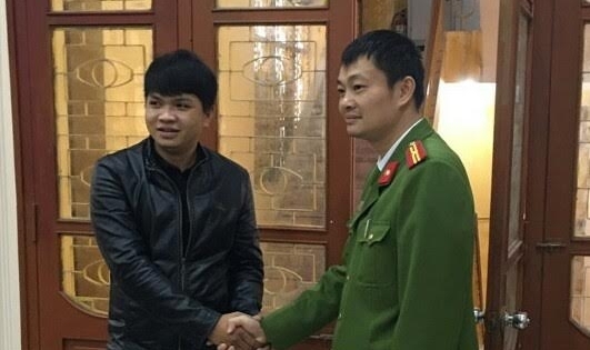Hải Dương: Thiếu tá Công an nhặt được của rơi trả lại người đánh mất