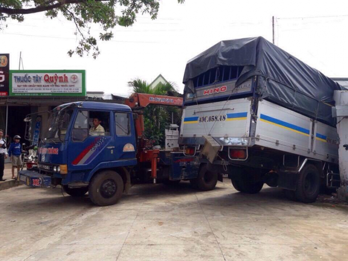 T&agrave;i xế mất l&aacute;i, lao thẳng v&agrave;o nh&agrave; d&acirc;n.