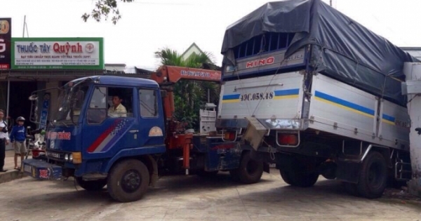 Gia Lai: Tài xế xe tải ngủ gật, mất lái đâm bẹp nhà dân