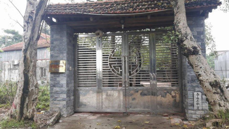 Ph&oacute;ng vi&ecirc;n đ&atilde; đi t&igrave;m trụ sở C&ocirc;ng ty Cổ phần Trục vớt luồng hạ lưu nhưng kh&ocirc;ng thể thấy m&agrave; chỉ thấy trụ sở C&ocirc;ng ty Việt Sơn tại thị trấn phố Mới huyện Quế V&otilde;. Ảnh: ND