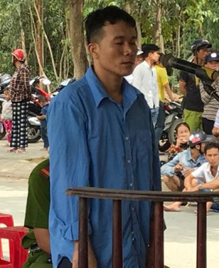 Bị c&aacute;o T&agrave;i tại phi&ecirc;n t&ograve;a lưu động.