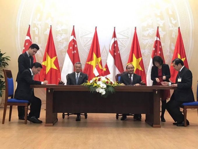 Lễ k&yacute; kết c&oacute; sự chứng kiến của Thủ tướng Nguyễn Xu&acirc;n Ph&uacute;c v&agrave; Thủ tướng Singapore L&yacute; Hiển Long.