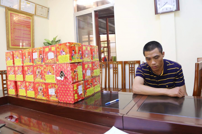 &nbsp;Đối tượng Cường v&agrave; tang vật cảnh s&aacute;t thu giữ. (Ảnh: b&aacute;o Kinh tế đ&ocirc; thị)