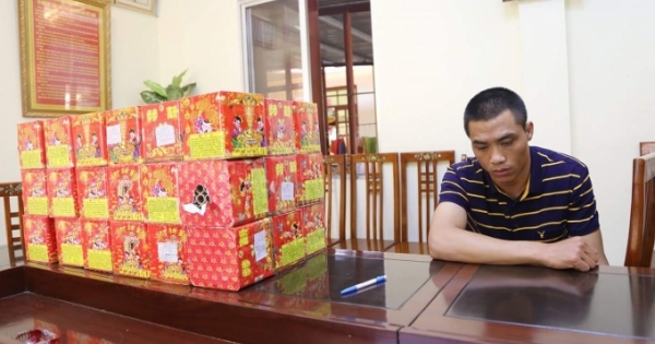 Lạng Sơn: Bắt giữ 54 hộp pháo nổ trái phép