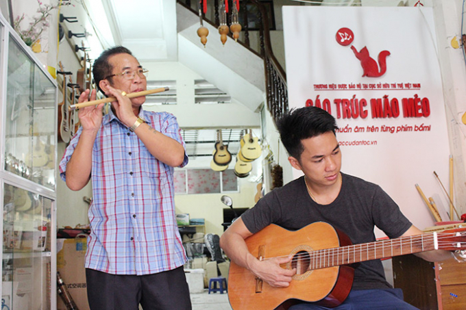 Cha l&agrave; người thầy dạy s&aacute;o đầu ti&ecirc;n, cũng l&agrave; người truyền cảm hứng cho anh niềm đam m&ecirc; với c&acirc;y s&aacute;o tr&uacute;c