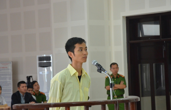 Bị c&aacute;o Feng Long Chun (&aacute;o v&agrave;ng) nhận mức &aacute;n chung th&acirc;n.