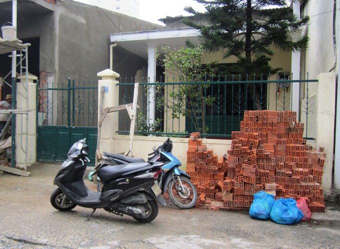 Li Mu Zin bị s&aacute;t hại ngay khi bước ra ngo&agrave;i cổng nh&agrave; m&igrave;nh.