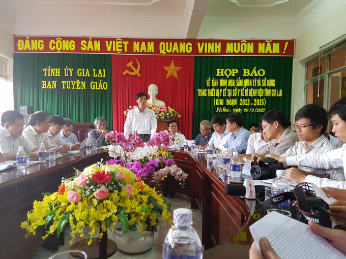 &Ocirc;ng Trần Đ&igrave;nh Hiệp - Ph&oacute; Trưởng Ban Tuy&ecirc;n gi&aacute;o Tỉnh ủy Gia Lai ph&aacute;t biểu tại buổi họp b&aacute;o.