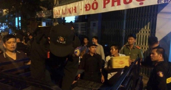 Hàng trăm cảnh sát đột kích kho chứa hàng nóng đội lốt cửa hàng