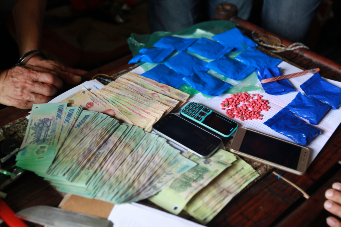 Bắc Giang: Bắt 7 đối tượng t&agrave;ng trữ s&uacute;ng v&agrave; h&agrave;ng ngh&igrave;n vi&ecirc;n ma t&uacute;y tổng hợp