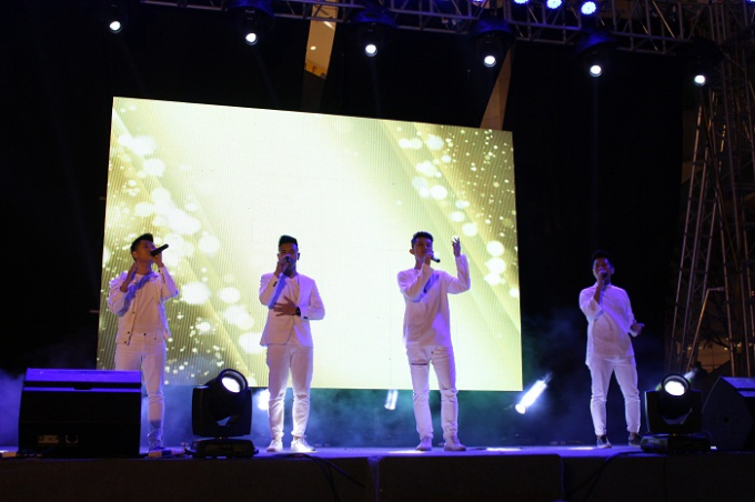 Nh&oacute;m nhạc 4 ch&agrave;ng so&aacute;i ca Oplus.