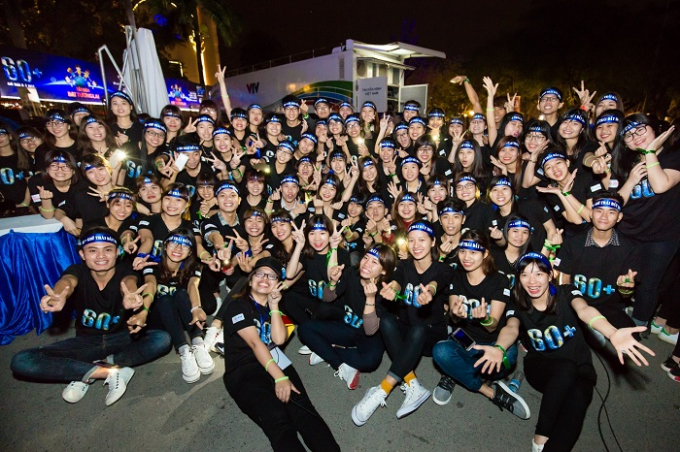 T&igrave;nh nguyện vi&ecirc;n của chiến dịch Giờ tr&aacute;i đất 2017.