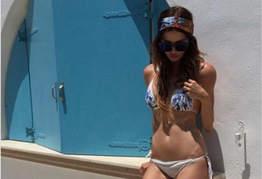 Zaklina khiến người ta phải sửng sốt khi biết b&agrave; đ&atilde; c&oacute; ch&aacute;u ngoại.