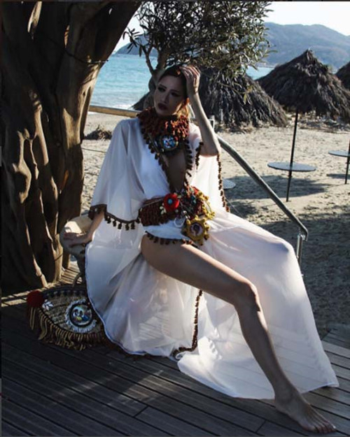 B&agrave; ngoại &lsquo;xinh đẹp nhất thế giới&rsquo; g&acirc;y sốt với th&acirc;n h&igrave;nh n&oacute;ng bỏng