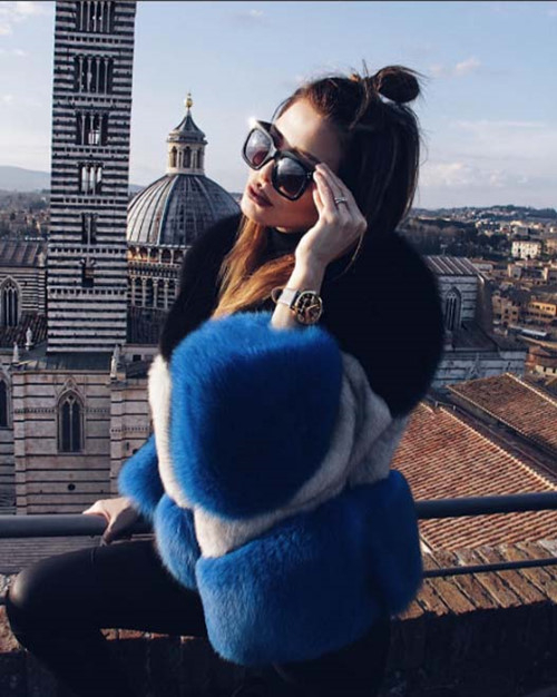 Những bức h&igrave;nh trẻ trung v&agrave; đầy phong c&aacute;ch của Zaklina đăng tr&ecirc;n mạng x&atilde; hội Instagram.