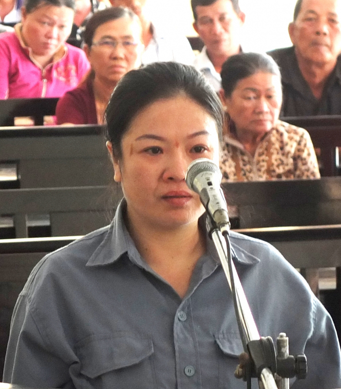 Đặng Thị Loan trước t&ograve;a.