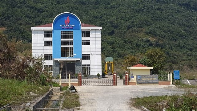 Nh&agrave; m&aacute;y Thủy điện Hủa Na tại Quế Phong.