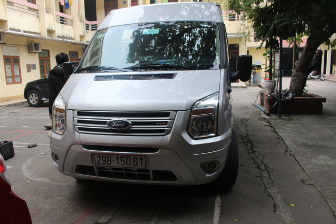 Chiếc xe bị thu giữ&nbsp;đưa về cơ quan chức năng&nbsp;để kiểm tra v&agrave; l&agrave;m r&otilde;.