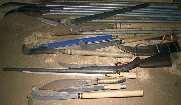 Số hung kh&iacute; khủng bị cơ quan chức năng thu giữ.