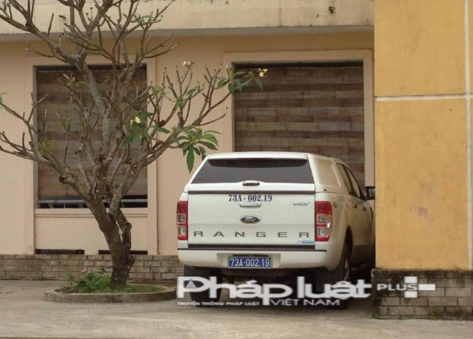 Chiếc xe biển xanh m&agrave; &ocirc;ng Ng&ocirc; Văn Bốn sử dụng đi tiếp kh&aacute;ch chiều 27/3.