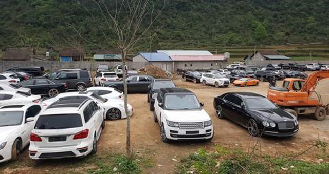 &Ocirc;ng Chung cho biết, hơn 50 si&ecirc;u xe đ&atilde; được xuất sang Trung Quốc c&aacute;ch đ&acirc;y 2-3 ng&agrave;y. (Ảnh: L&acirc;m Việt Cường).