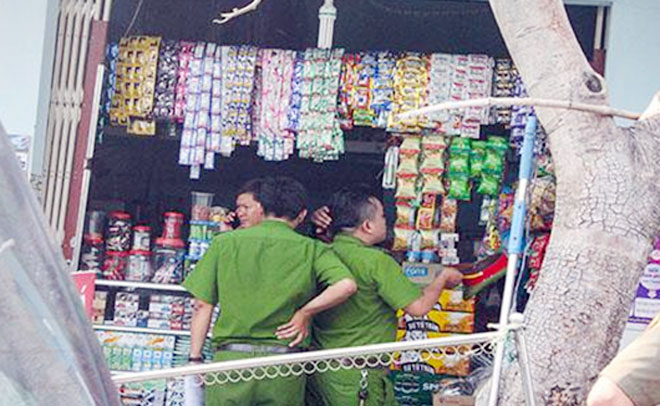 Hiện trường quầy tạp h&oacute;a nơi xảy ra vụ &aacute;n. (Ảnh: cand.com.vn)