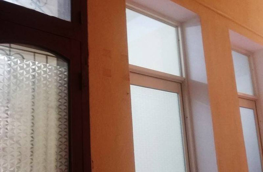 Tấm biển ghi chức danh của b&agrave; Trần Vũ Quỳnh Anh tr&ecirc;n tầng 5 Sở X&acirc;y dựng tỉnh Thanh H&oacute;a đ&atilde; kh&ocirc;ng c&ograve;n (ảnh chụp ng&agrave;y 10/3)