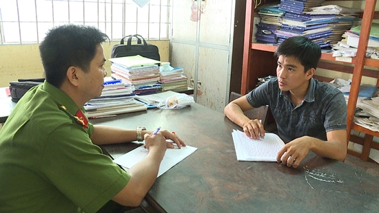 Đối tượng T&ograve;ng tại cơ quan điều tra. (Ảnh: b&aacute;o C&ocirc;ng l&yacute;)