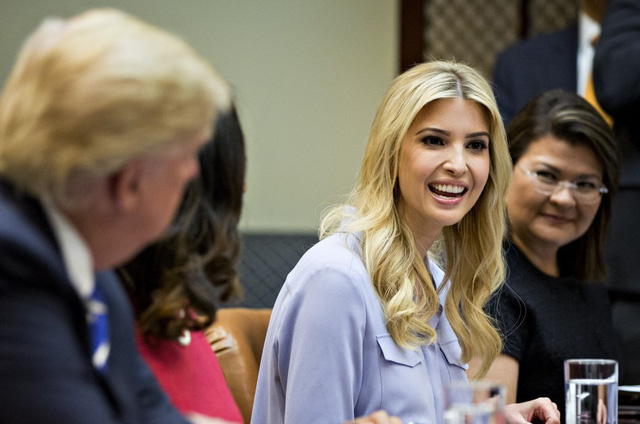 Ivanka Trump (giữa) sẽ đảm nhận chức vụ ch&iacute;nh thức v&agrave; c&oacute; văn ph&ograve;ng ri&ecirc;ng trong Nh&agrave; Trắng. (Ảnh minh họa: Getty)