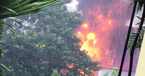 TP HCM: Trạm biến áp tràn dầu, một phụ nữ đi đường bị bỏng