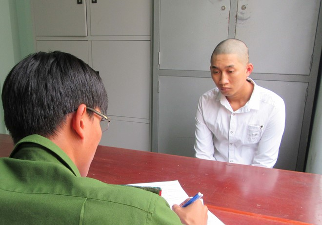 Nguyễn Quốc Duy tại cơ quan c&ocirc;ng an. (Ảnh: Zing.vn)