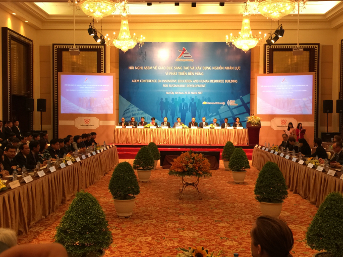 To&agrave;n cảnh phi&ecirc;n Hội nghị.