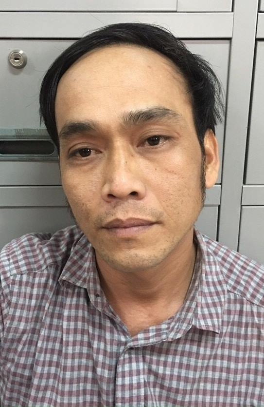 Đối tượng Nguyễn Tiến Thịnh tại cơ quan điều tra (ảnh c&ocirc;ng an cung cấp).