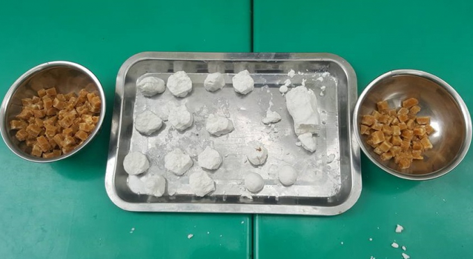 Do được c&aacute;c c&ocirc; dạy từ trước n&ecirc;n c&aacute;c b&eacute; hầu hết đ&atilde; ph&acirc;n biệt đường mật l&agrave; nh&acirc;n b&aacute;nh tr&ocirc;i.