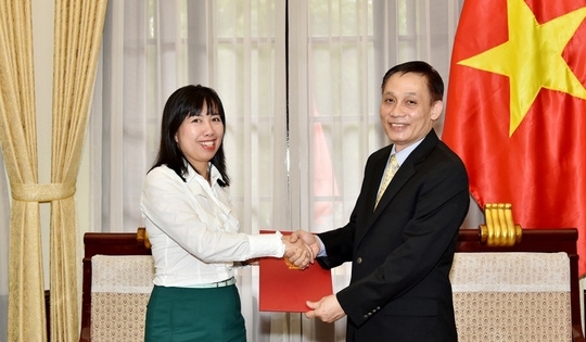 Bộ Ngoại giao có nữ phát ngôn viên mới