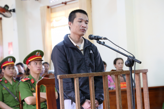 Kiều Quốc Huy trước v&agrave;nh m&oacute;ng ngựa.